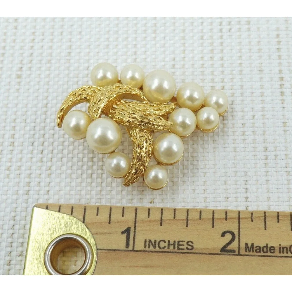Trifari‎ Brooch Coral Tentacles Gold Tone Faux Pearl Under The Sea Signed